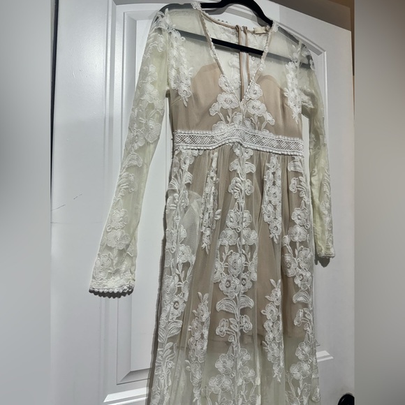Altar’d State Ivory Lace Floral Norrie Maxi Dress Size Medium - Picture 5 of 9